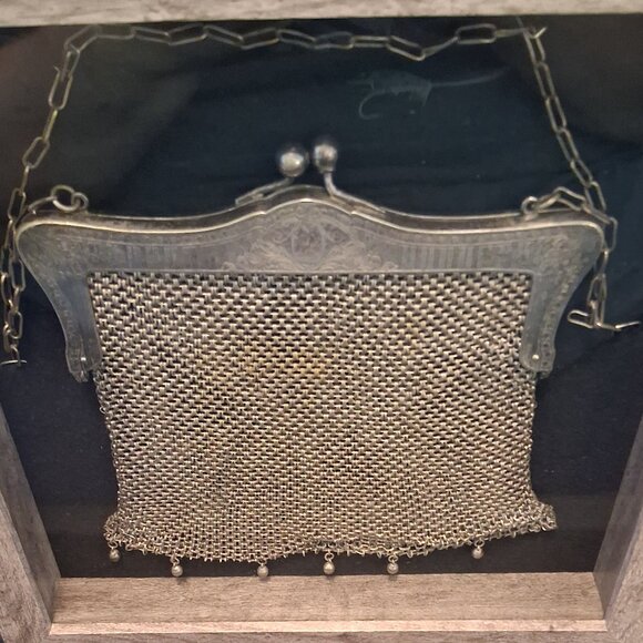 Shimmering Green‑Gold Metal Mesh Coin Pouch with Crest Plate & Talon Zipper - Picture 2 of 16